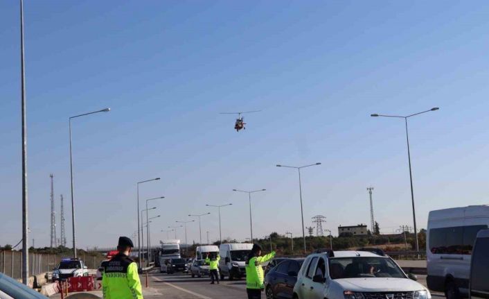 Jandarmanın havadaki gözü ’cayrokopter’ ile otoyolda denetim