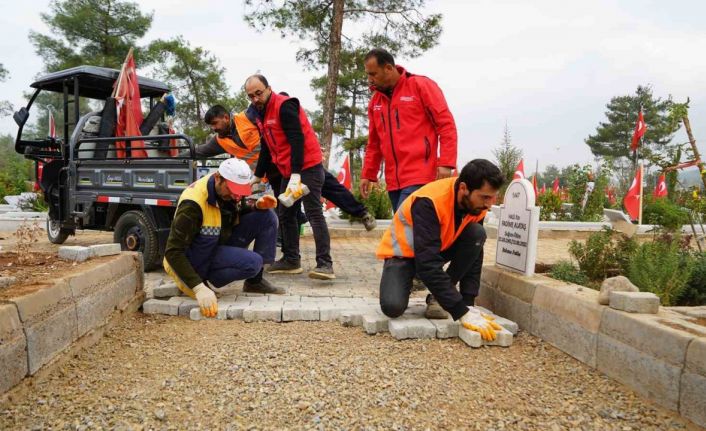 Kahramanmaraş’ta mezarlıklara bakım ve onarım