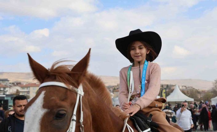 Kapadokya’da atlar podyuma çıktı