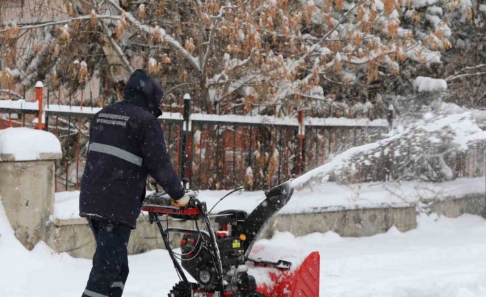 Kar mücadelede 24 saatlik mesai