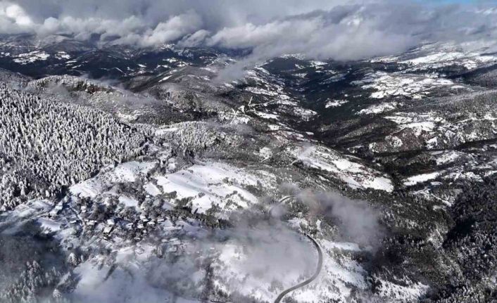 Karabük’te kar ve sis görsel şölen oluşturdu