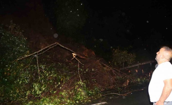 Karadeniz Sahil Yolu heyelan nedeniyle tek yönlü trafiğe kapandı