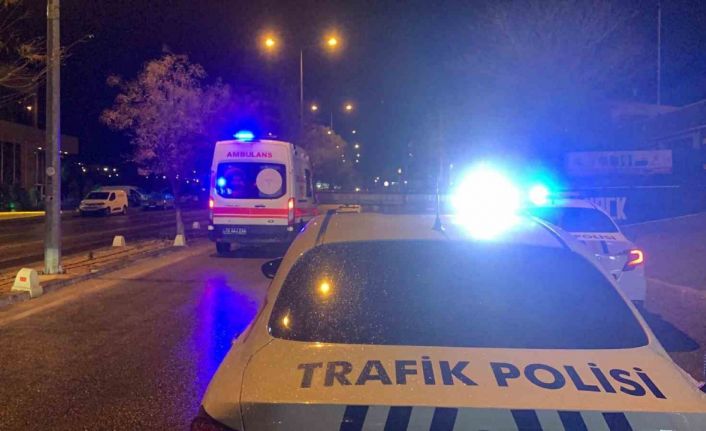 Karaman’da kontrolden çıkan otomobil ağaca çarptı: 1 yaralı