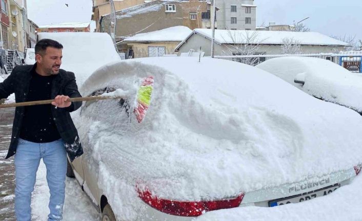 Karlıova beyaz gelinliğini giydi