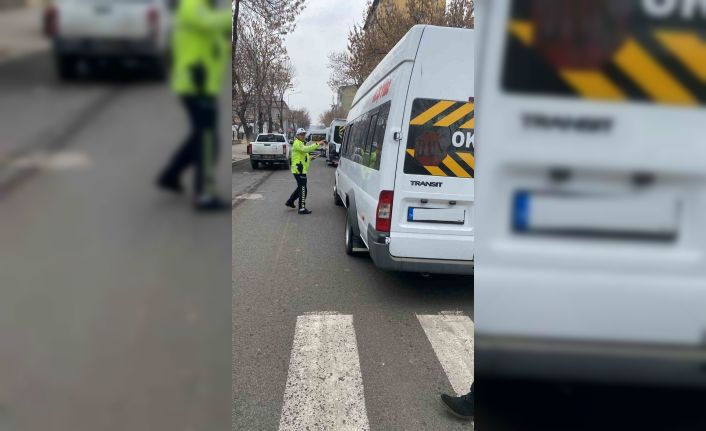 Kars’ta okul servisleri trafik denetlendi