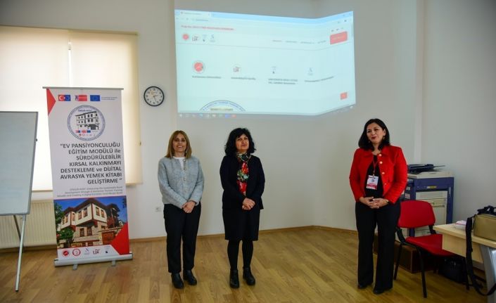 Kastamonu Üniversitesi’nden öğrenci ve turizmcilere ev pansiyonculuğu semineri