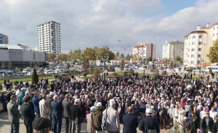 Kastamonu’dan kutsal topraklara giden umreciler dualarla uğurlandı