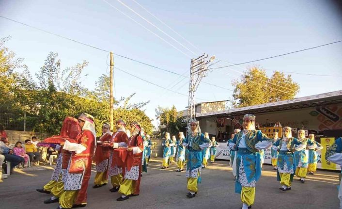 Kayışlı’da mahalle halkı buğday ekimini şenlik ile kutladı