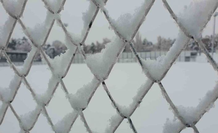 Kayseri’de amatör maçlara kar engeli