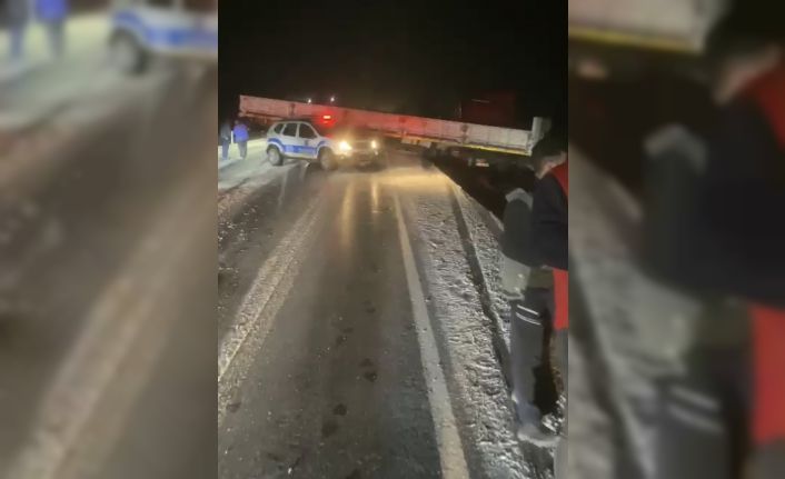 Kayseri’de tır ve otomobil çarpıştı: 2 kilometrelik kuyruk oluştu