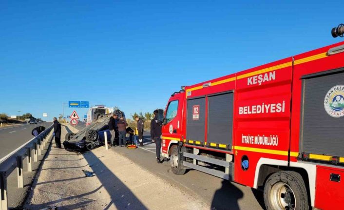 Kazaya bakmak için yavaşlayan ticari araca otomobil çarptı: 1 yaralı