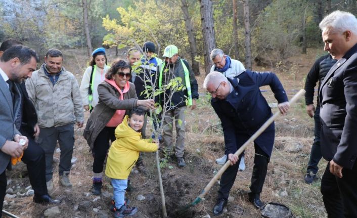 Kazdağları’nda Atatürk’ün anısına fidanlar toprakla buluştu