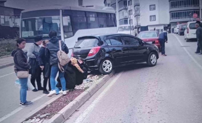 Keşan’da el frenini çekmeyi unuttuğu otomobil kendisine çarptı