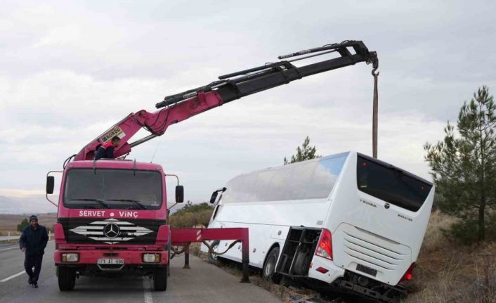 Kırıkkale’de otobüs yan yattı: 30 kişi yara almadan kurtuldu