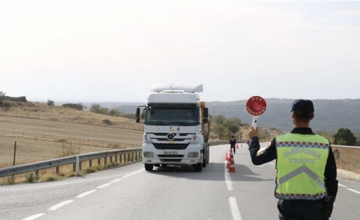 Kırklareli’nde trafik denetimi: 7 sürücünün belgelerine el konuldu