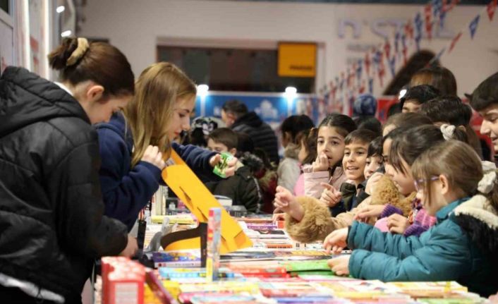 Kitap fuarına öğrenci akımı