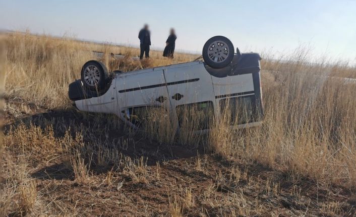 Konya’da hafif ticari araç takla attı: 2’si çocuk 3 yaralı