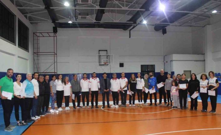 Köyceğiz’de öğretmenler Floorcurling turnuvasında yarıştı