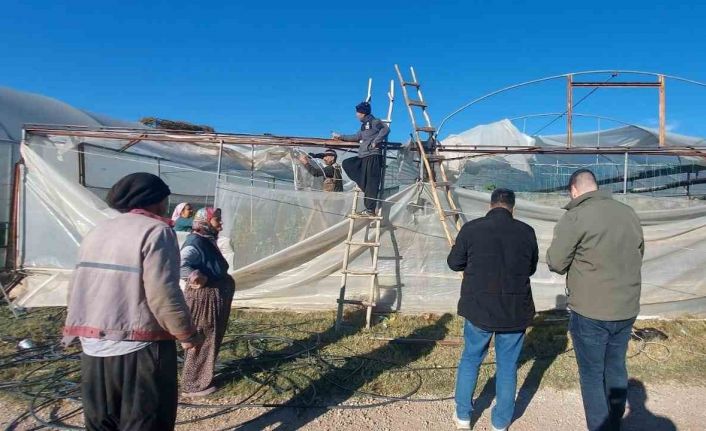 Kozan’da şiddetli rüzgar sonrası hasar tespit çalışması