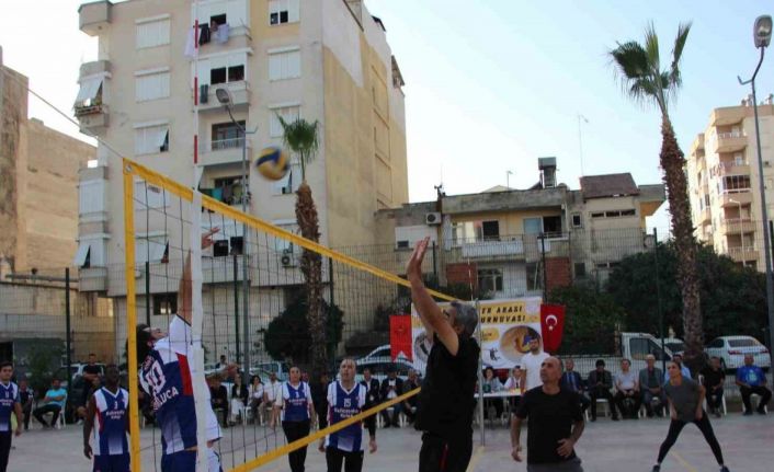 Kumluca’da öğretmenler arası voleybol turnuvası düzenlendi