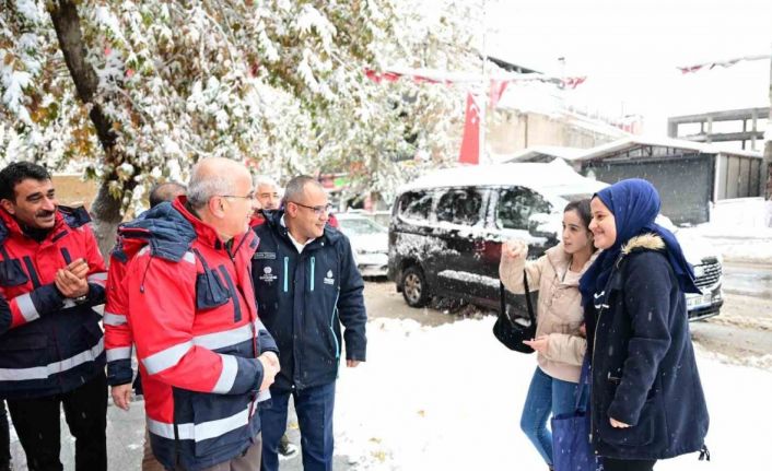 Malatya Büyükşehir Belediyesi’nin karla mücadele çalışmaları sürüyor