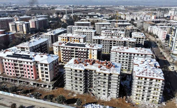 Malatya’da depremin izleri siliniyor