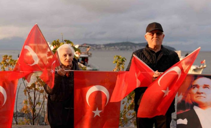 Maltepe’de ‘Ata’ya Saygı Zinciri’ oluşturuldu