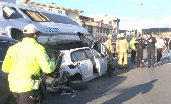 Maltepe’de vinç kontrolden çıktı, 7 aracı biçti