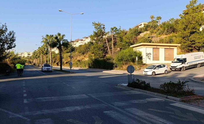 Manavgat’ta motosiklet ile otomobil kavşakta çarpıştı: 1 yaralı