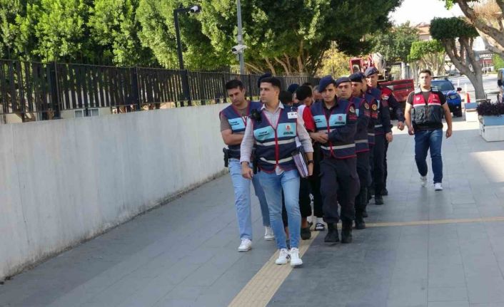 Manavgat’ta uyuşturucu imalathanesine baskın: 5 gözaltı