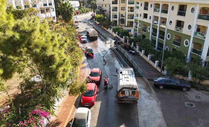 Marmaris’te temizlik çalışmaları sürüyor