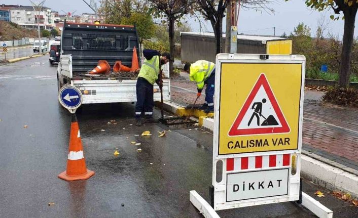 Mazgal ve menfez temizliği yapılıyor