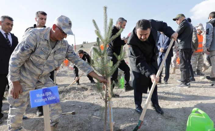 Mehmetçik Hatıra Ormanı’na fidan dikildi