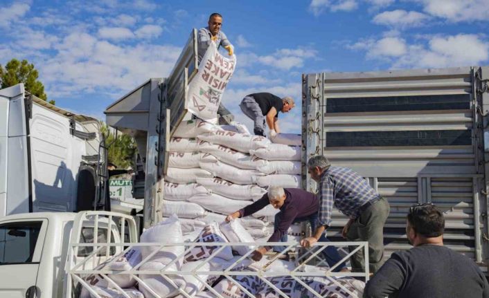 Mersin’de belediyeden üreticilere yem desteği