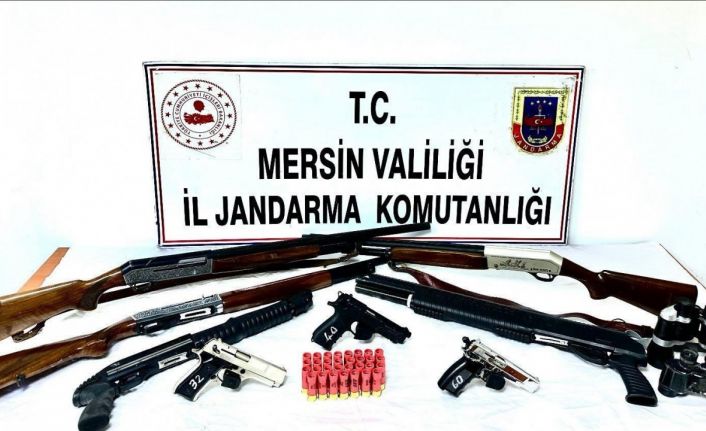 Mersin’de silah kaçakçıları jandarma engeline takıldı