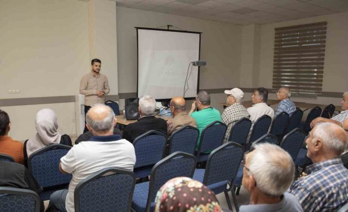 Mersin’de yaş almış vatandaşlar ’akılcı ilaç kullanımı’ hakkında bilgilendiriliyor