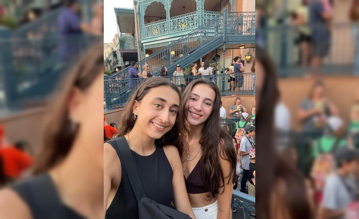 Milli voleybolcular Elif Şahin ve Saliha Şahin, ’İyilik Elçileri’ oldu