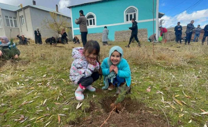 Muradiye’de ‘Hafızlar Hatıra Ormanı’ oluşturuldu