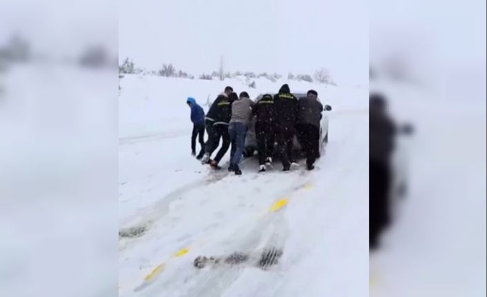 Muşspor taraftarı yoğun kar yağışı nedeniyle yolda mahsur kaldı