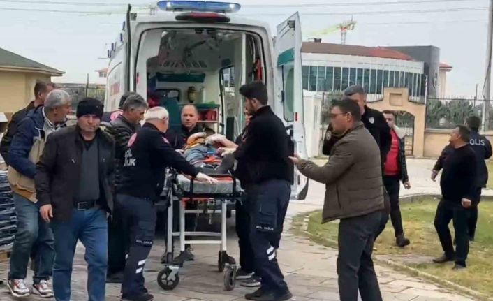 Müze tadilatında portatif asansör devrildi: 2 işçi yaralı