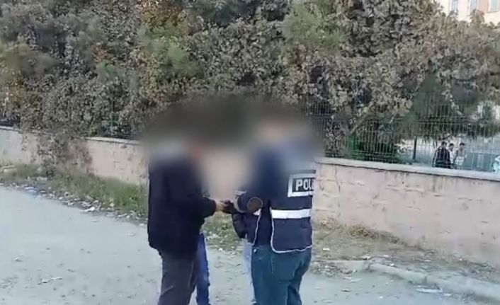 Narkotik polisi okul çevrelerini denetledi