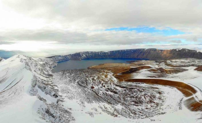 Nemrut Kalderası beyaz gelinliğini giydi