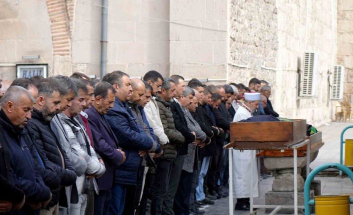 Niğde’de evde ölü bulunan adam defnedildi