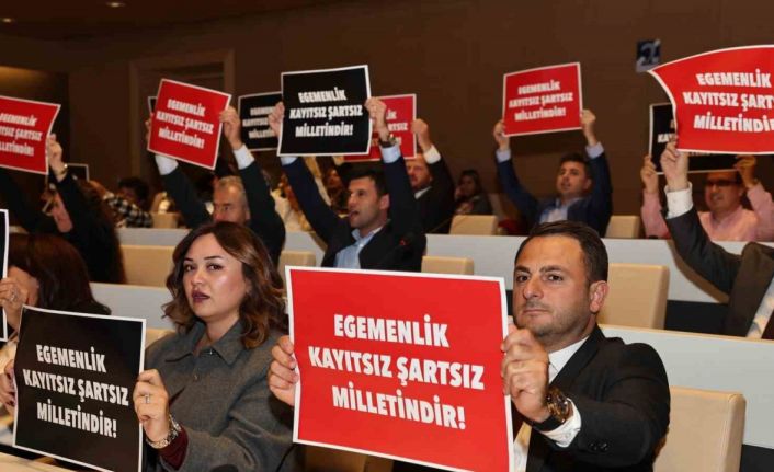 Nilüfer Belediye Meclisi’nde kayyım protestosu