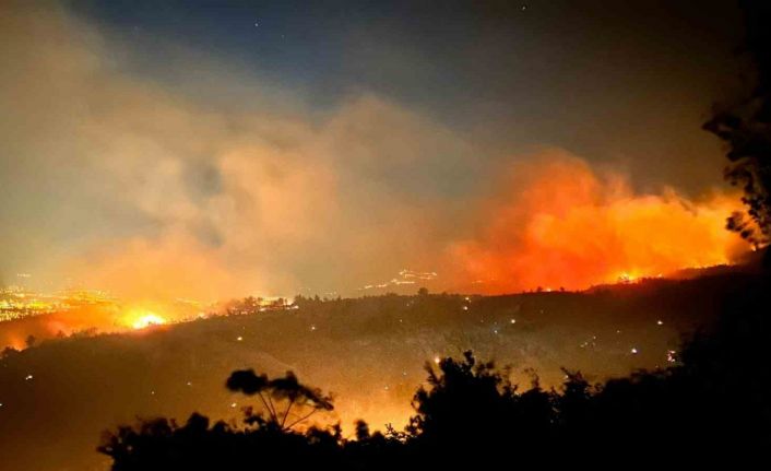 Orman yangını 8’inci saatte gece karanlığında etkisini hissettiriyor