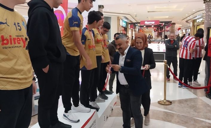 Osmaniye’de okullar arası bowling turnuvası sona erdi