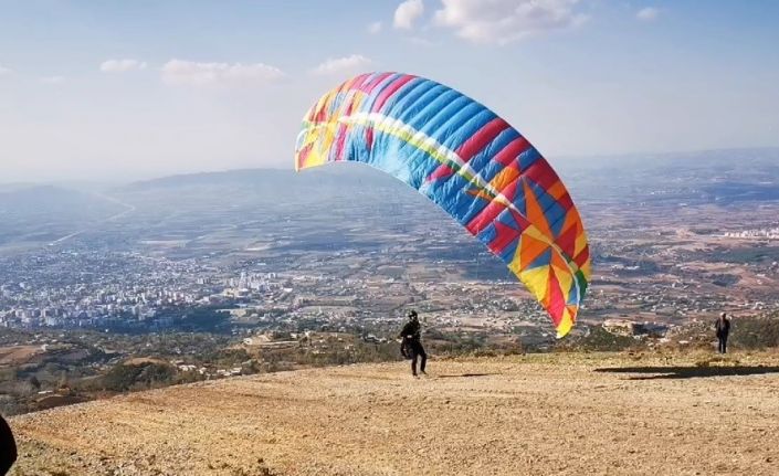 Osmaniye’de yamaç paraşütü festivali düzenlendi