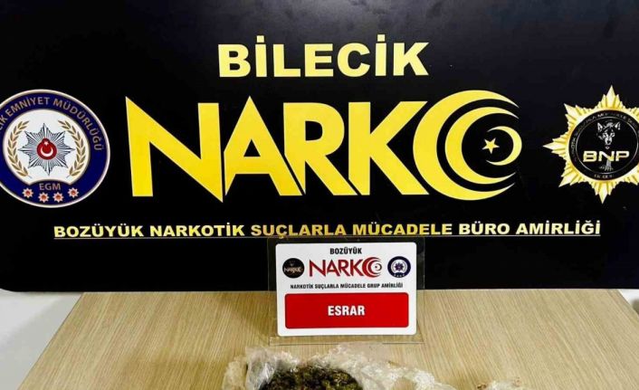 Otobüste 833 gram esrar maddesi ile yakalandı