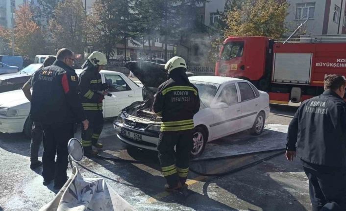 Otomobildeki yangın büyümeden söndürüldü