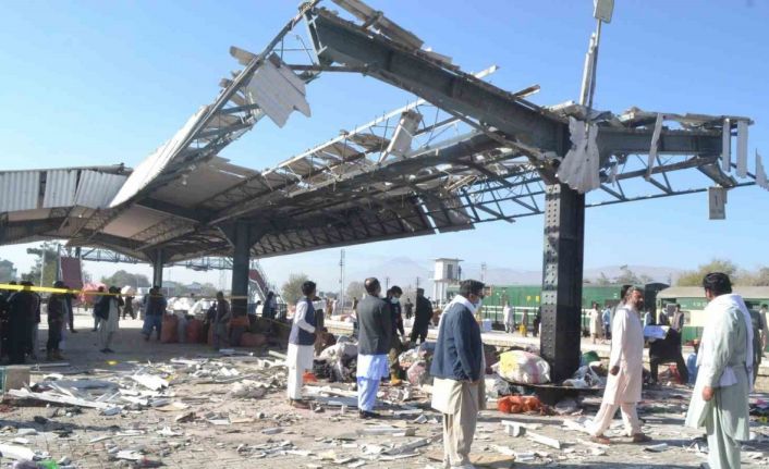 Pakistan’da tren istasyonunda bombalı saldırı: 24 ölü, 44 yaralı